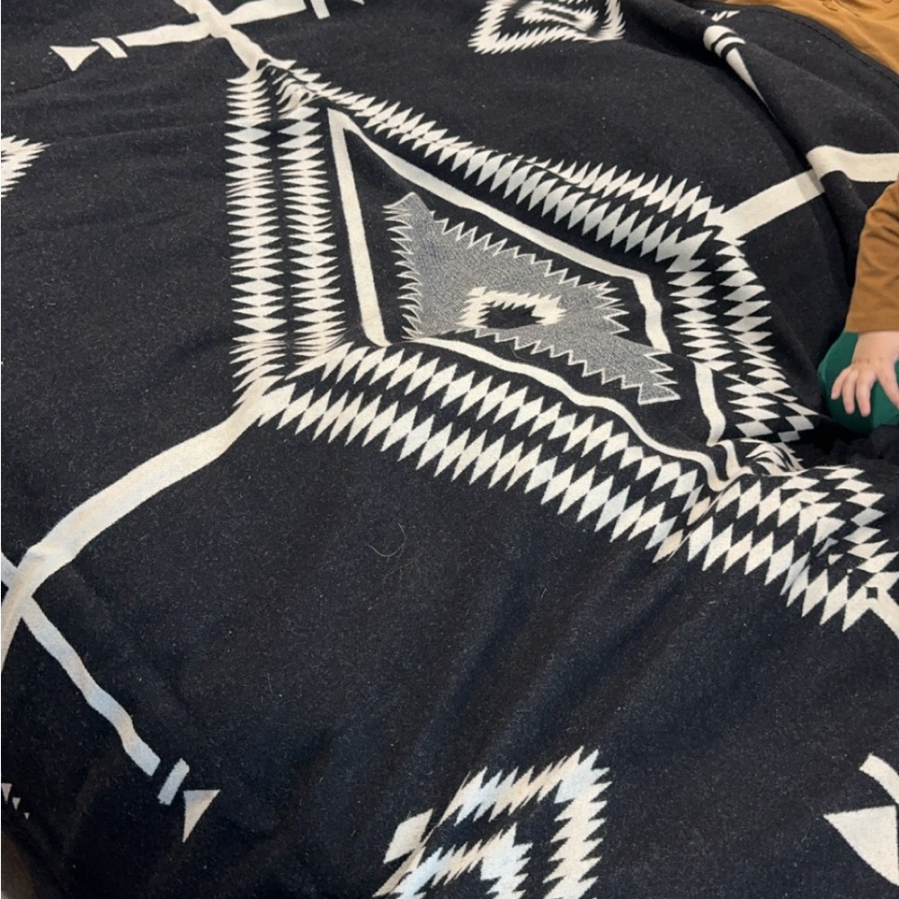 Queen-Size Pendleton Wool Blanket